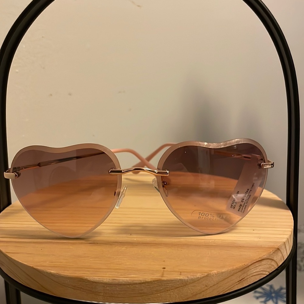 NWT Pink and gold heart shaped glasses. New never worn